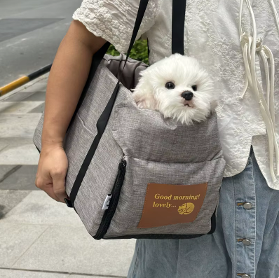 Siège de voiture pour chien rembourré et sécurisé avec harnais intégré pour confort et protection pendant les trajets